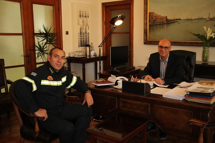 Χανιά: Εθμιμοτυπική  επίσκεψη του νέου διοικητή Πυροσβεστικών Υπηρεσιών στο Δήμαρχο Τάσο Βάμβουκα