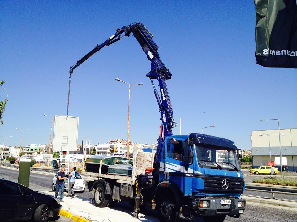 Κέρκυρα: Απομακρύνουν παράνομες διαφημιστικές πινακίδες