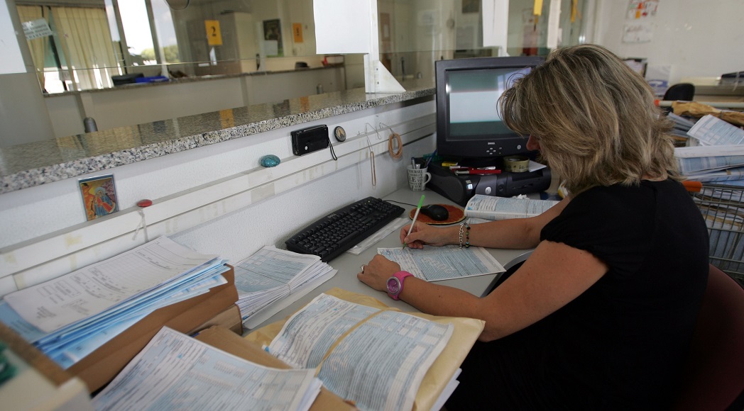 Επίθεση στο ΔΝΤ από κύκλους του ΥΠΟΙΚ για το ύψος του αφορολογήτου