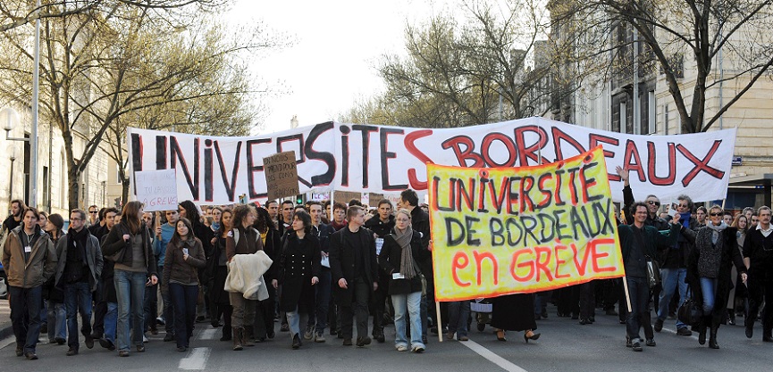 Γαλλία: 24ωρη απεργία κατά των εργασιακών μεταρρυθμίσεων-Στο πλευρό των κινητοποιήσεων οι φοιτητές