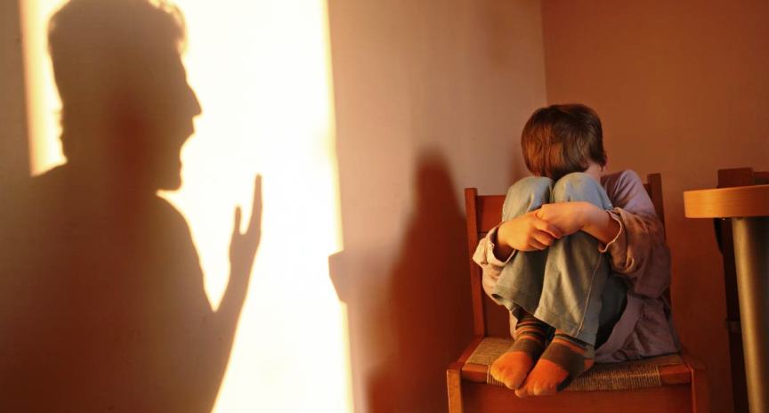 Ηράκλειο: Χτυπούσε άγρια το παιδί και τη σύζυγό του