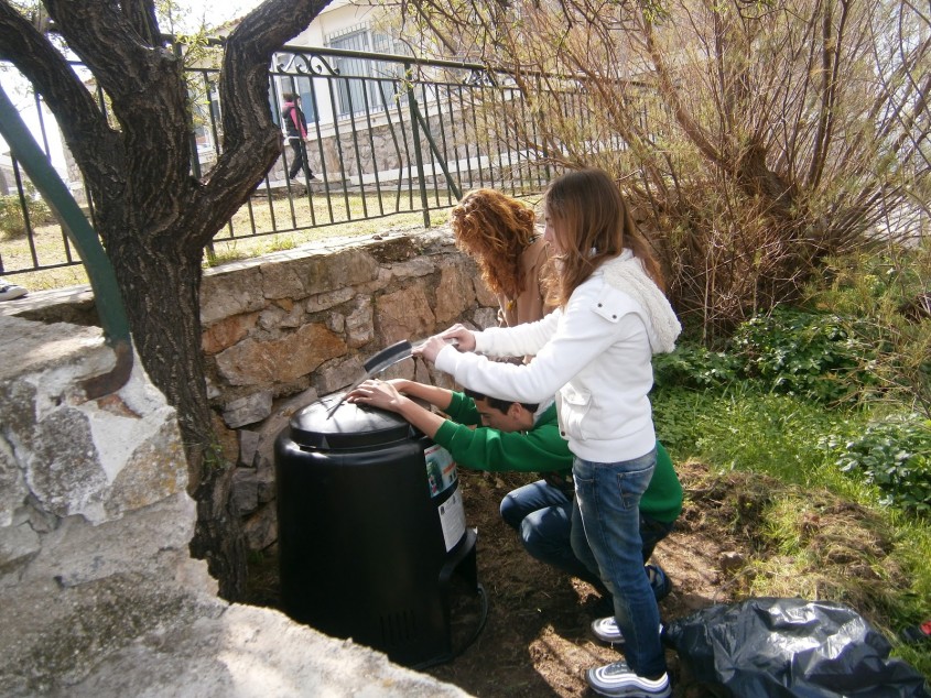 ΕΡΤ ΠΥΡΓΟΥ:Παράδοση  Κάδων Κομποστοποίησης  σε δημότες