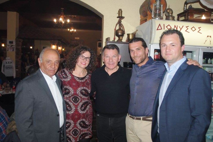 Λάρισα: Η ομάδα της Ραψάνης βράβευσε τον Αλ. Κούγια