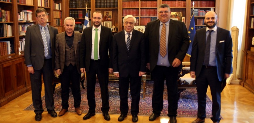 Συνάντηση των οικονομολόγων με τον ΠτΔ Προκόπη Παυλόπουλο για αξιολόγηση και ασφαλιστικό