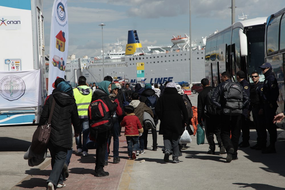 Συγκέντρωση αλληλεγγύης στους πρόσφυγες στη πύλη Ε2 στο λιμάνι του Πειραιά την Τετάρτη 20 Απριλίου