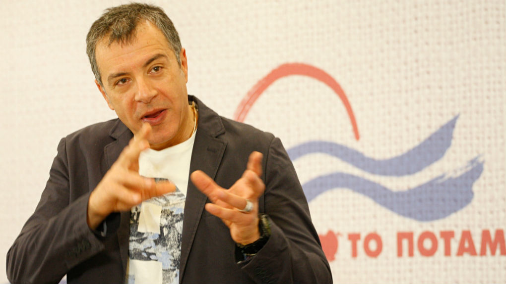 “Κοινοβούλιο του Κέντρου” για την Κεντροαριστερά προτείνει στη Γεννηματά ο Στ. Θεοδωράκης