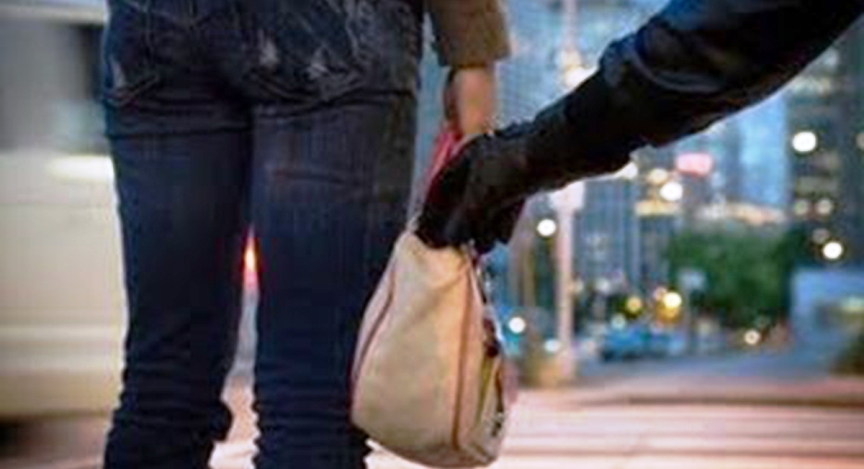 Ηράκλειο: Έπιασαν τον τσαντάκια “εν ώρα δράσης”