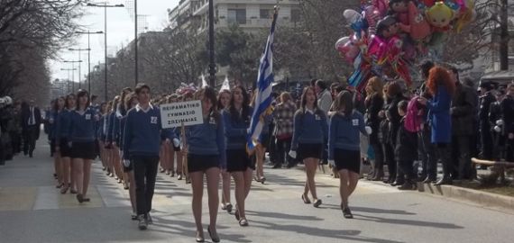 Ιωάννινα: Υπό βροχή οι εκδηλώσεις για την 25η Μαρτίου
