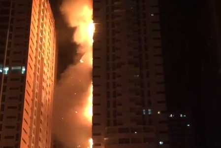 Μεγάλη πυρκαγιά σε ουρανοξύστη στα Ηνωμένα Αραβικά Εμιράτα (vid)