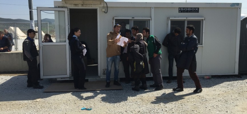 Βόλος: Αναχώρησαν πεζή για Ειδομένη 65 από τους πρόσφυγες (vid)