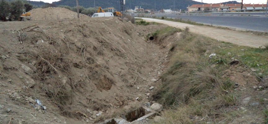 Δωροθέα Κολυνδρίνη: Καμία σχέση μεταξύ των εργασιών καθαρισμού ρέματος και επιχωμάτωσης σε διπλανό οικόπεδο