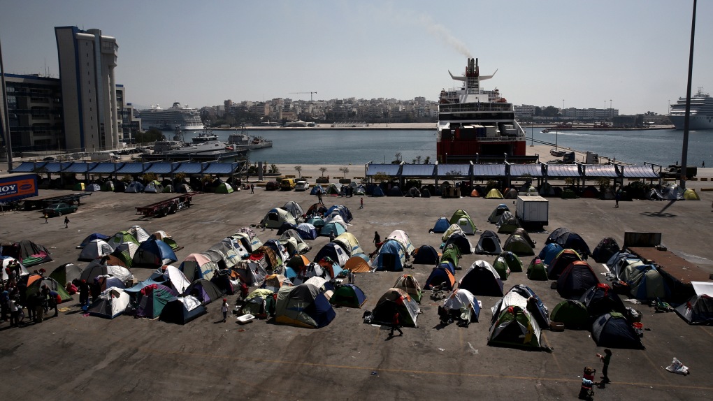 Διανεμήθηκαν τα ενημερωτικά φυλλάδια στους πρόσφυγες – Άκαρπες οι έρευνες για τον εντοπισμό αγνοουμένων στο ναυάγιο της Σάμου (vid)