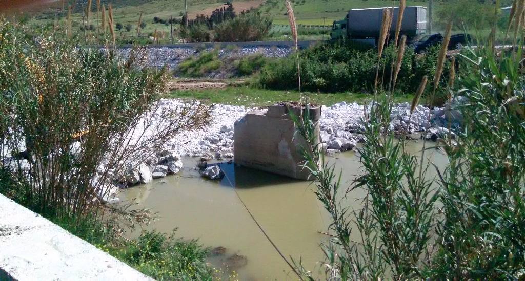 Βόλος: Άρχισε το γκρέμισμα της γέφυρας στη Λάμια Διμηνίου