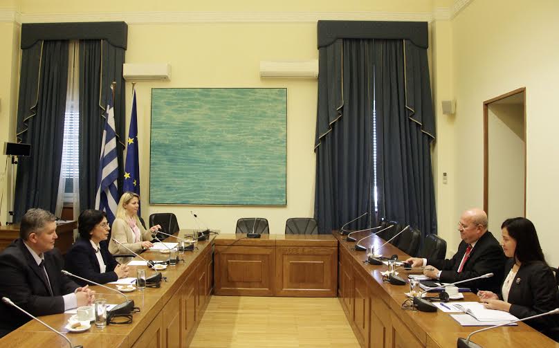 Χανιά: Συνάντηση Β. Βαγιωνάκη με τον Πρέσβη του Περού και.. μια κρητική έκπληξη
