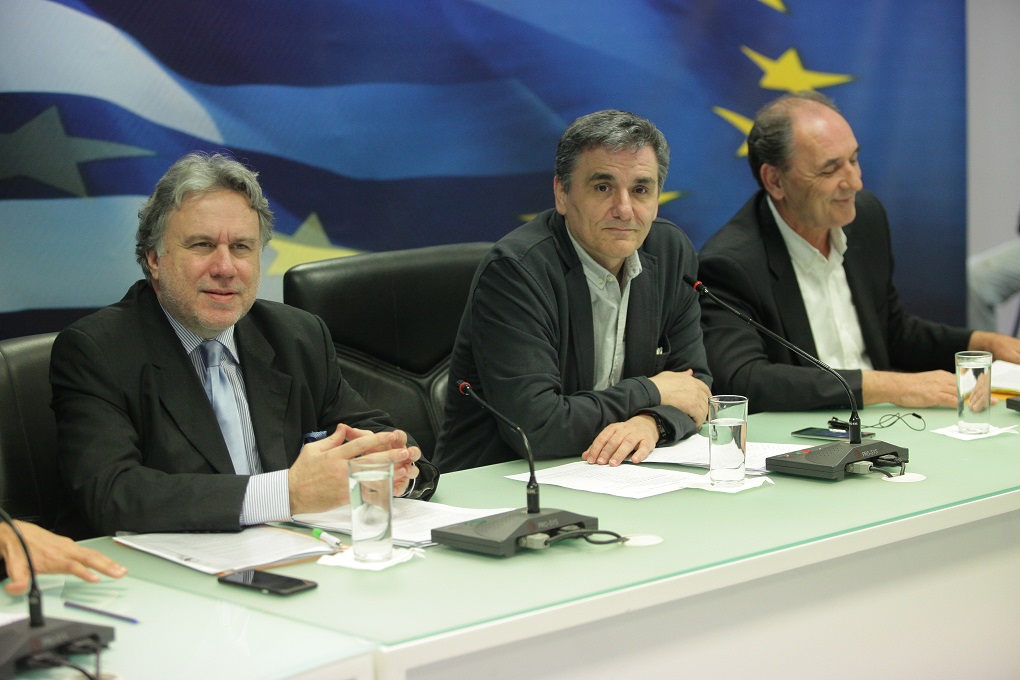 Φορολογικό και ασφαλιστικό προς κατάθεση στην βουλή την επόμενη εβδομάδα  (vid)