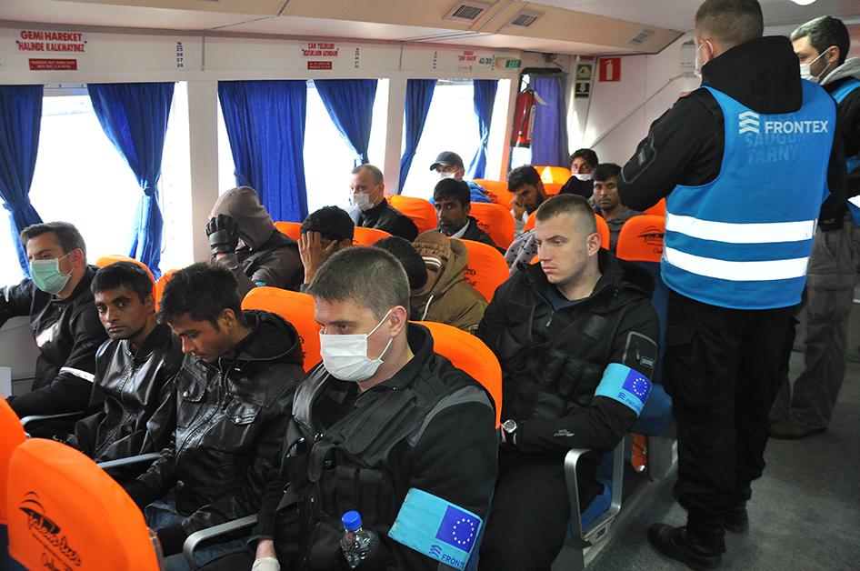 HRW : Χαοτικός ο πρώτος γύρος επανεισδοχής μεταναστών στην Τουρκία