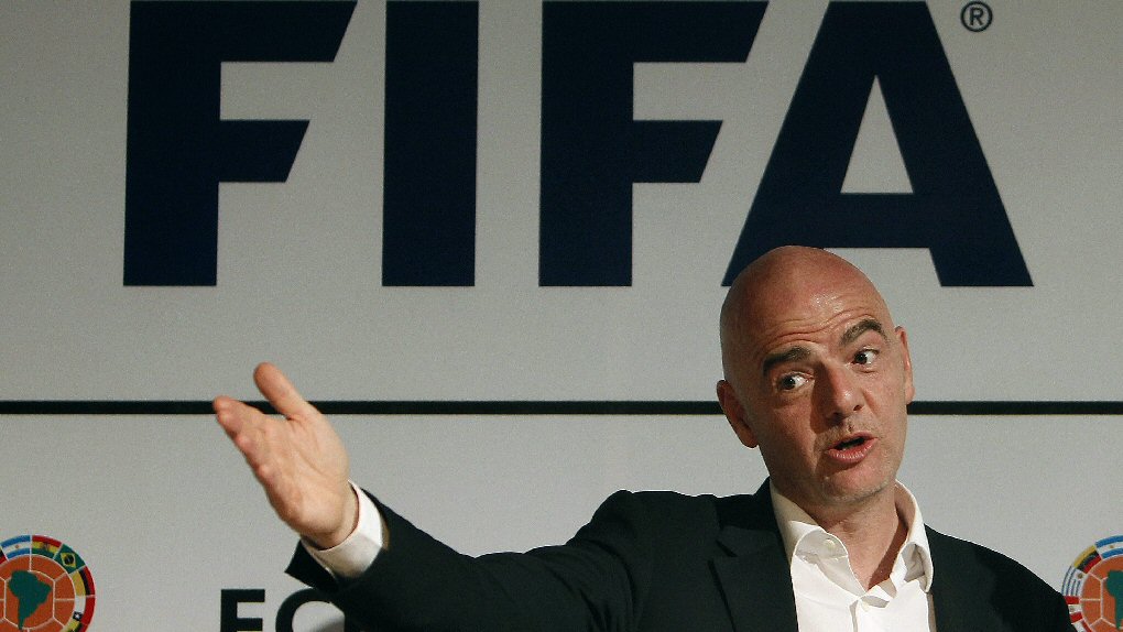 Έφοδος της ελβετικής αστυνομίας στην UEFA-Στα “Panama Papers” και ο Ινφαντίνο (vid)