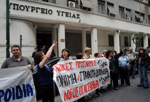 Διαμαρτυρία νοσηλευτών στο υπ. Υγείας –  3.500 προσλήψεις προανήγγειλε ο Α. Ξανθός