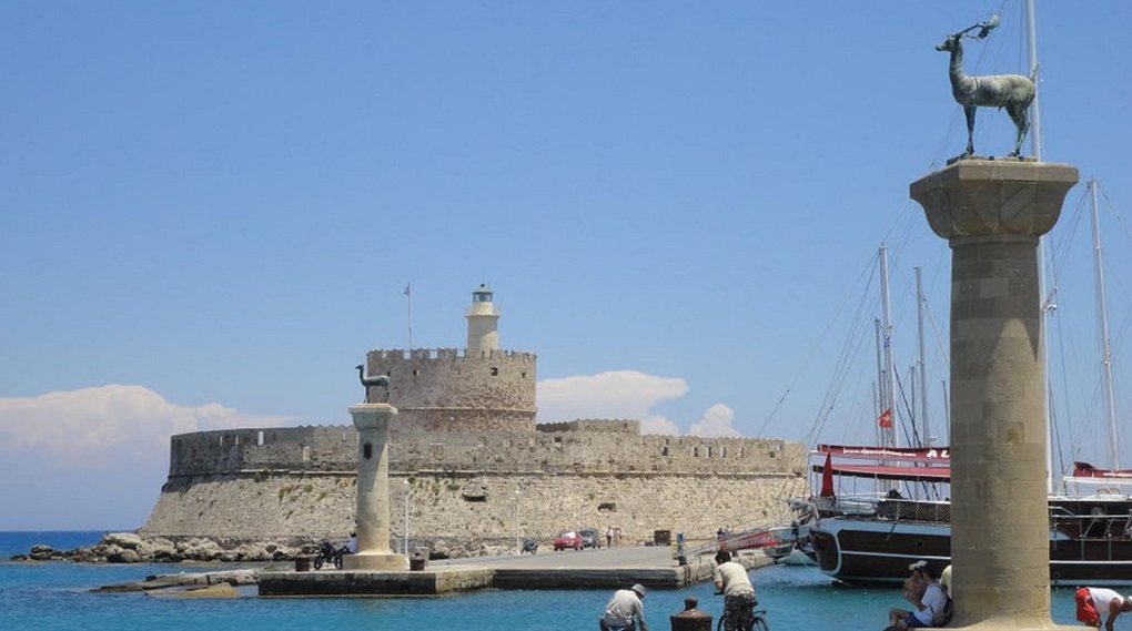 Βόρειο Αιγαίο: Πλήγμα για τον τουρισμό η αναστολή αδειών των Τούρκων δ/υ