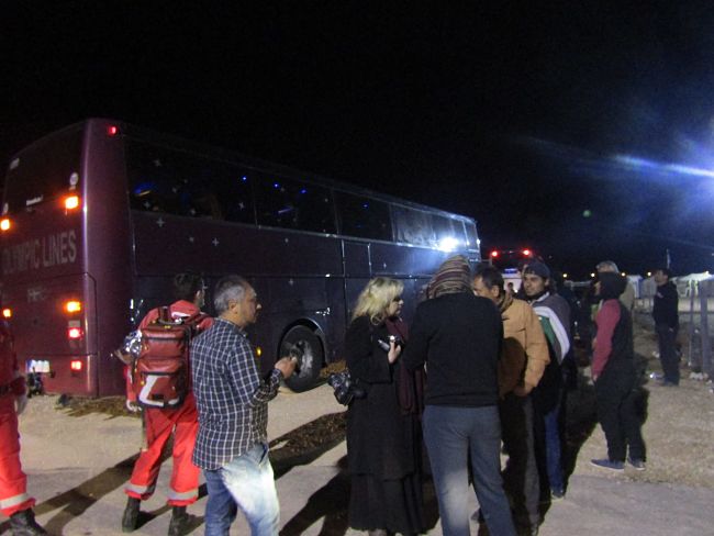 Ιωάννινα: Αρνήθηκαν να κατέβουν από τα λεωφορεία οι πρόσφυγες στον Κατσικά