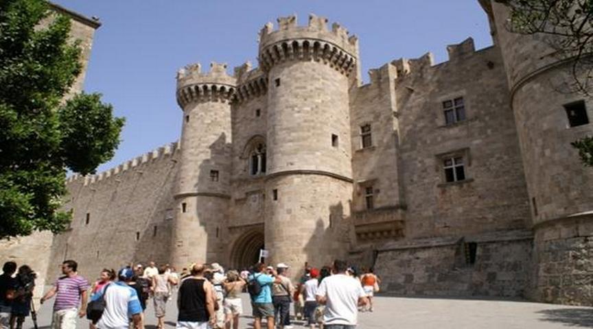 Ρόδος: 13 εκ. ευρώ εισέπραξε το κράτος τα δύο τελευταία χρόνια από τη Μεσαιωνική Πόλη