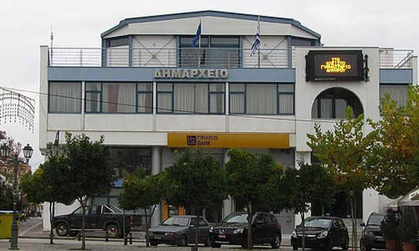 Μαγνησία: Δήμαρχος Αλμυρού κατά διευθυντή δήμου και Θάλειας Στάχτου