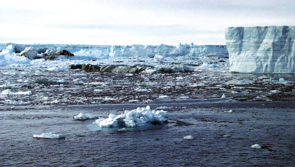 Σε ασυνήθιστα χαμηλά επίπεδα τον Ιανουάριο οι πάγοι σε Αρκτική και Ανταρκτική