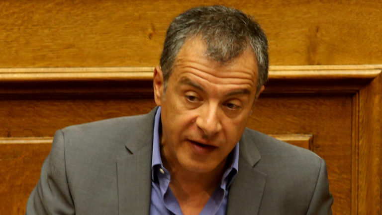 Σ. Θεοδωράκης: Οι παλινωδίες της κυβέρνησης στοιχίζουν δισεκατομμύρια στον ελληνικό λαό (video)