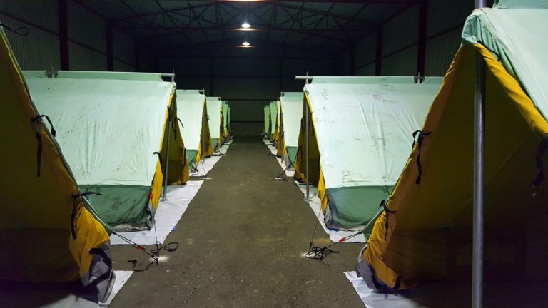 Σε οργανωμένες δομές μετακινούνται οι πρόσφυγες από την Ειδομένη (video)