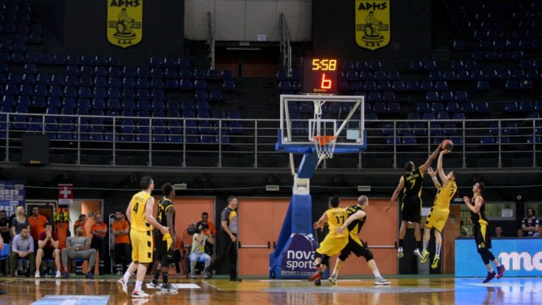 O Άρης «έπνιξε» με ζώνη την ΑΕΚ και μείωσε σε 2-1 νίκες