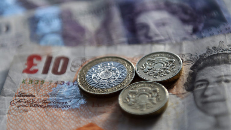 FCA: Οικονομικές δυσκολίες αντιμετωπίζουν εκατομμύρια Βρετανοί