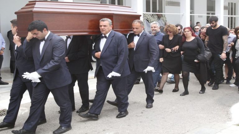 Το τελευταίο “αντίο” στον πατέρα του Πρίντεζη