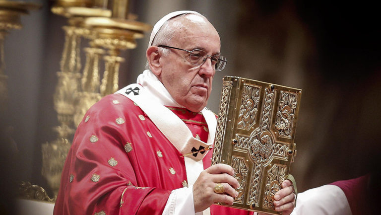 Εμβολιάστηκε κατά του κορονοϊού ο Πάπας Φραγκίσκος