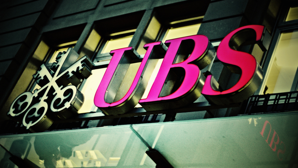 Financial Times: Η UBS προσφέρει 1 δισ. δολάρια για την εξαγορά της Credit Suisse