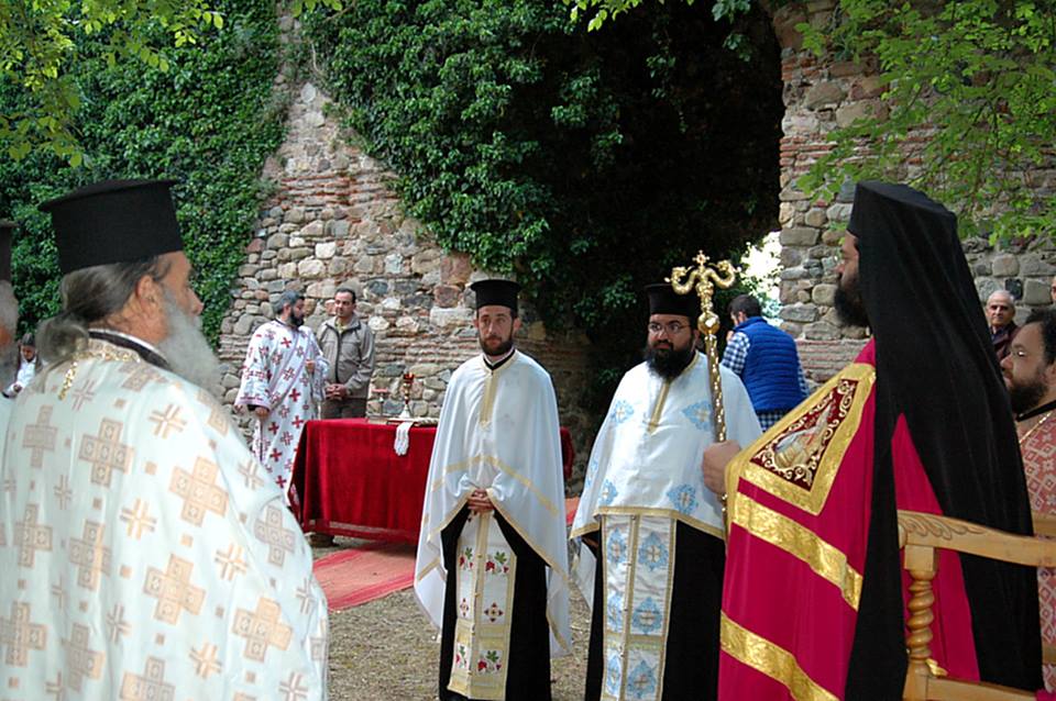 Κομοτηνή:Εσπερινός κάτω από τα τείχη  της Βυζαντινής Αναστασιούπολης από τον Μητροπολίτη Μαρωνείας και Κομοτηνής