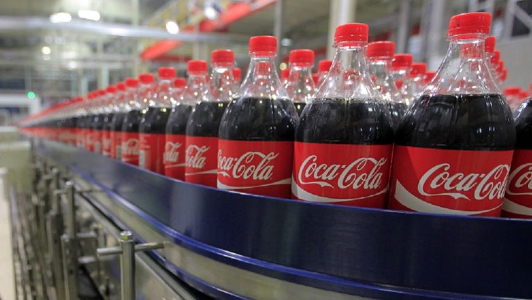 Βενεζουέλα: Διακόπτεται η παραγωγή της coca-cola λόγω έλλειψης ζάχαρης