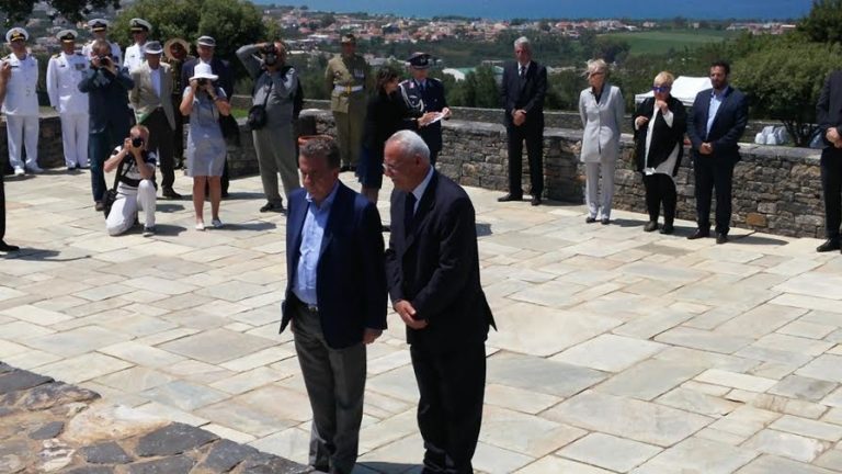 Ο Περιφερειάρχης κατέθεσε στεφάνι στους ήρωες της Μάχης της Κρήτης σε Ρέθυμνο και Χανιά