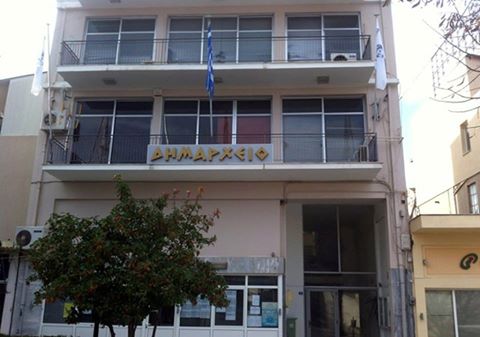 Καταγγελίες για πλαστές ημερομηνίες σε συμβάσεις, από την αντιπολίτευση στον Δήμο Ρ. Φεραίου