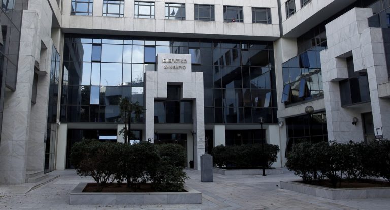 Ελεγκτικό Συνέδριο: Σύνταξη στα 50 και για άνδρες με ανήλικο παιδί και 25 έτη ασφάλισης το 2010