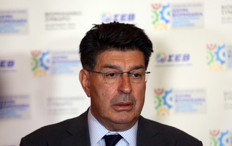 Κατά των ομαδικών απολύσεων, υπέρ των ξένων επενδύσεων τάσσεται ο Φέσσας
