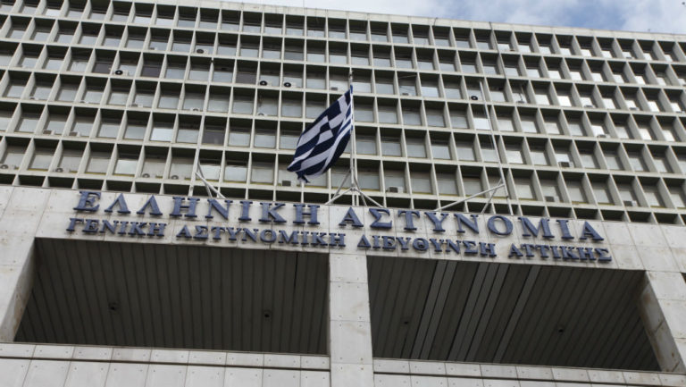 Aφέθηκαν ελεύθερα τα 25 μέλη της Χ.A. που προσήχθησαν στην Aσφάλεια