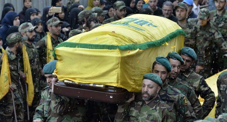 Λίβανος: Χιλιάδες κόσμου στην κηδεία του στρατιωτικού ηγέτη της Χεζμπολά