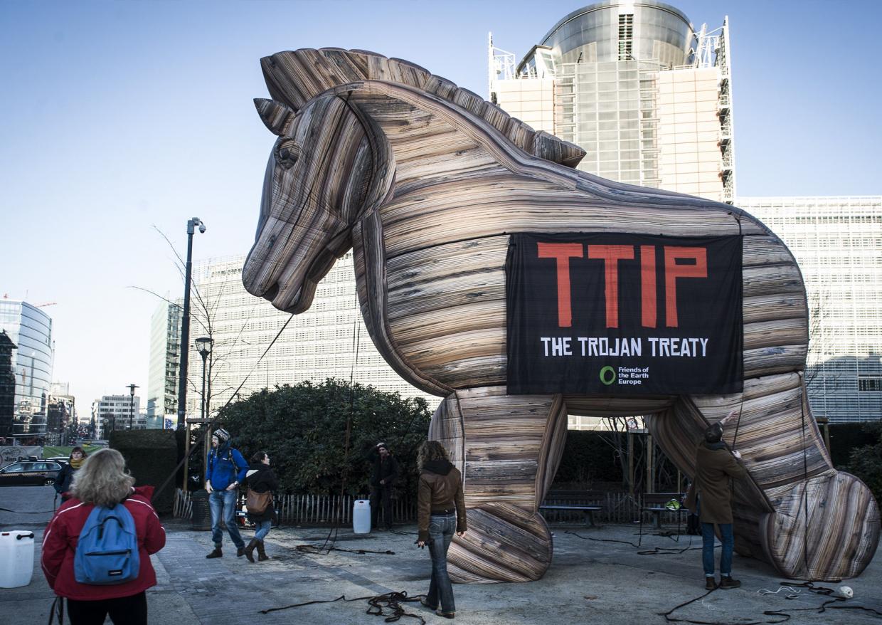 «Χαριστική βολή » στην TTIP από τον Φρανσουά Ολάντ