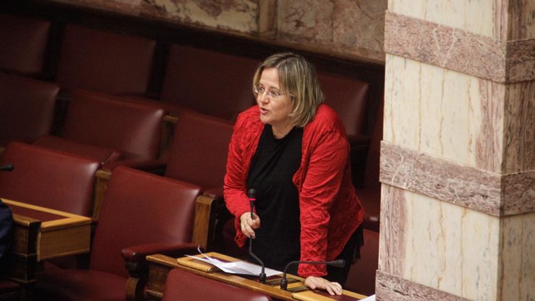 Δεν αποχωρεί από τον ΣΥΡΙΖΑ η Β. Κατριβάνου