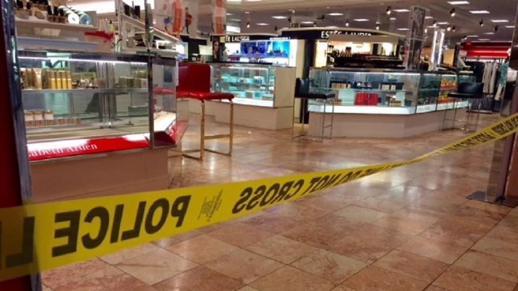 ΗΠΑ: Τρεις νεκροί και δύο τραυματίες από επιθέσεις με μαχαίρι σε εμπορικό κέντρο έξω από τη Βοστόνη