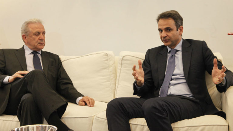 Μητσοτάκης με Αβραμόπουλο για προσφυγικό και οικονομία
