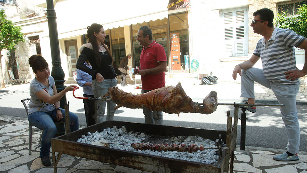Αναστάσιμα μηνύματα και εορταστικές εκδηλώσεις σε όλη τη χώρα