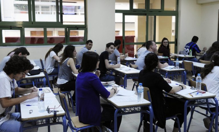 Σε Αρχαία Ελληνικά και Μαθηματικά διαγωνίστηκαν οι υποψήφιοι στις πανελλαδικές (video)