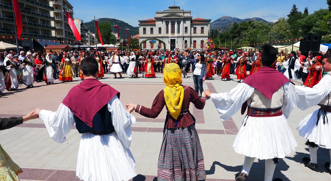 Με ελπίδα και προσδοκίες ο εορτασμός του Πάσχα σε όλη την επικράτεια (video)