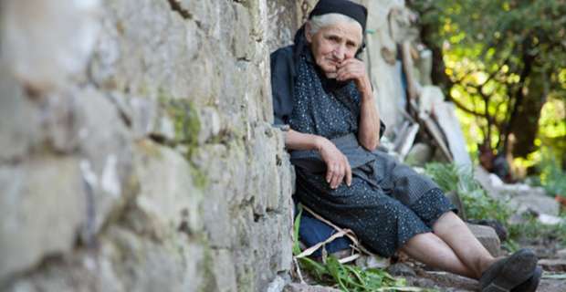 “ΠΕΡΑΣΑ ΚΙ ΕΓΩ ΑΠΟ ΚΕΙ ΚΙ ΕΙΧΑ ΠΑΠΟΥΤΣΙΑ ΑΠΟ ΧΑΡΤΙ”